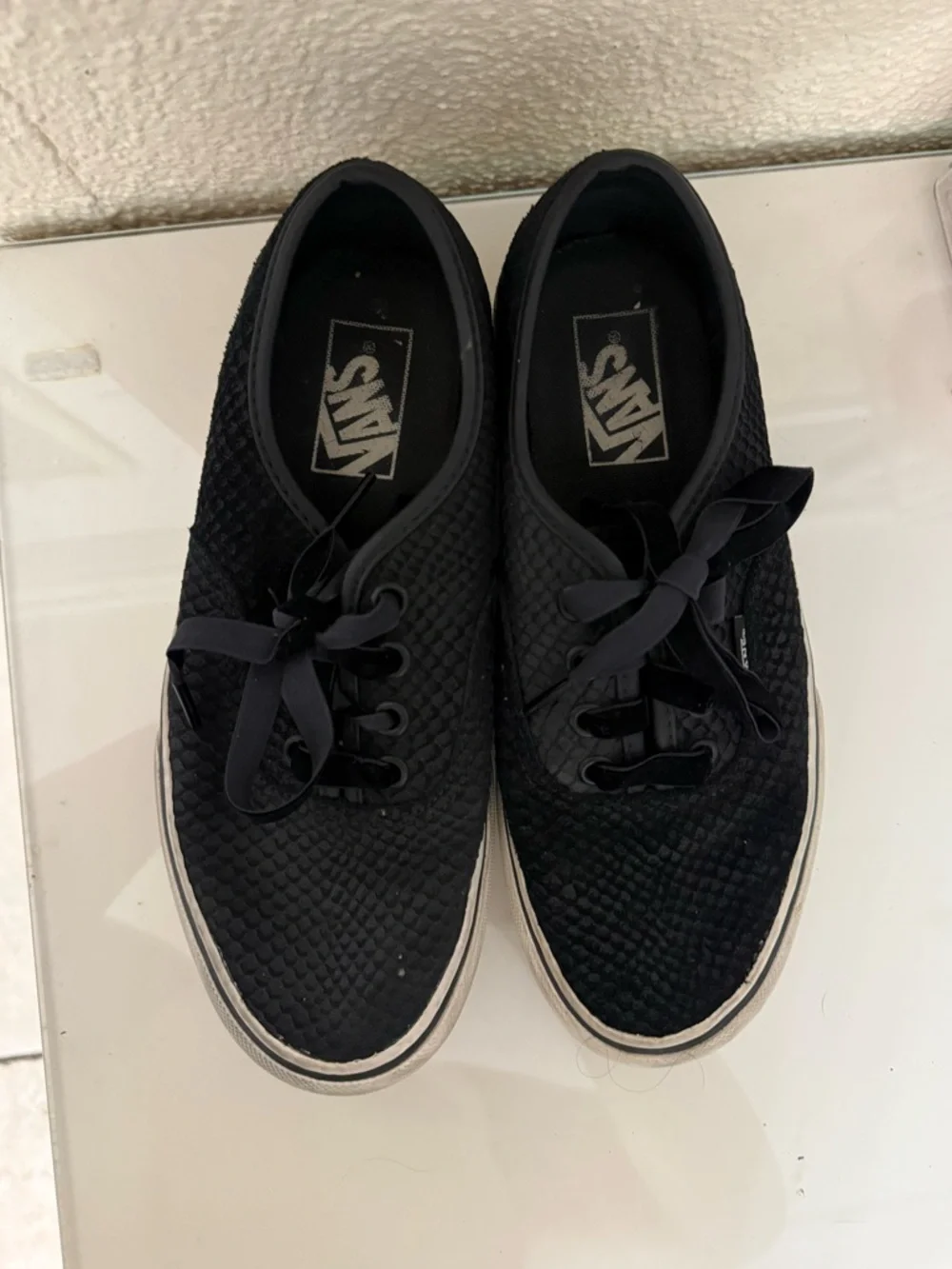 Vans Women's Black & white embossed snakeskin Textured Platform Sneaker size 7